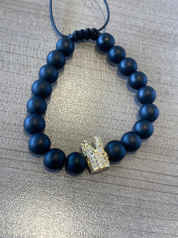 Pulsera Hombre Cuentas Negras con Corona Dorada