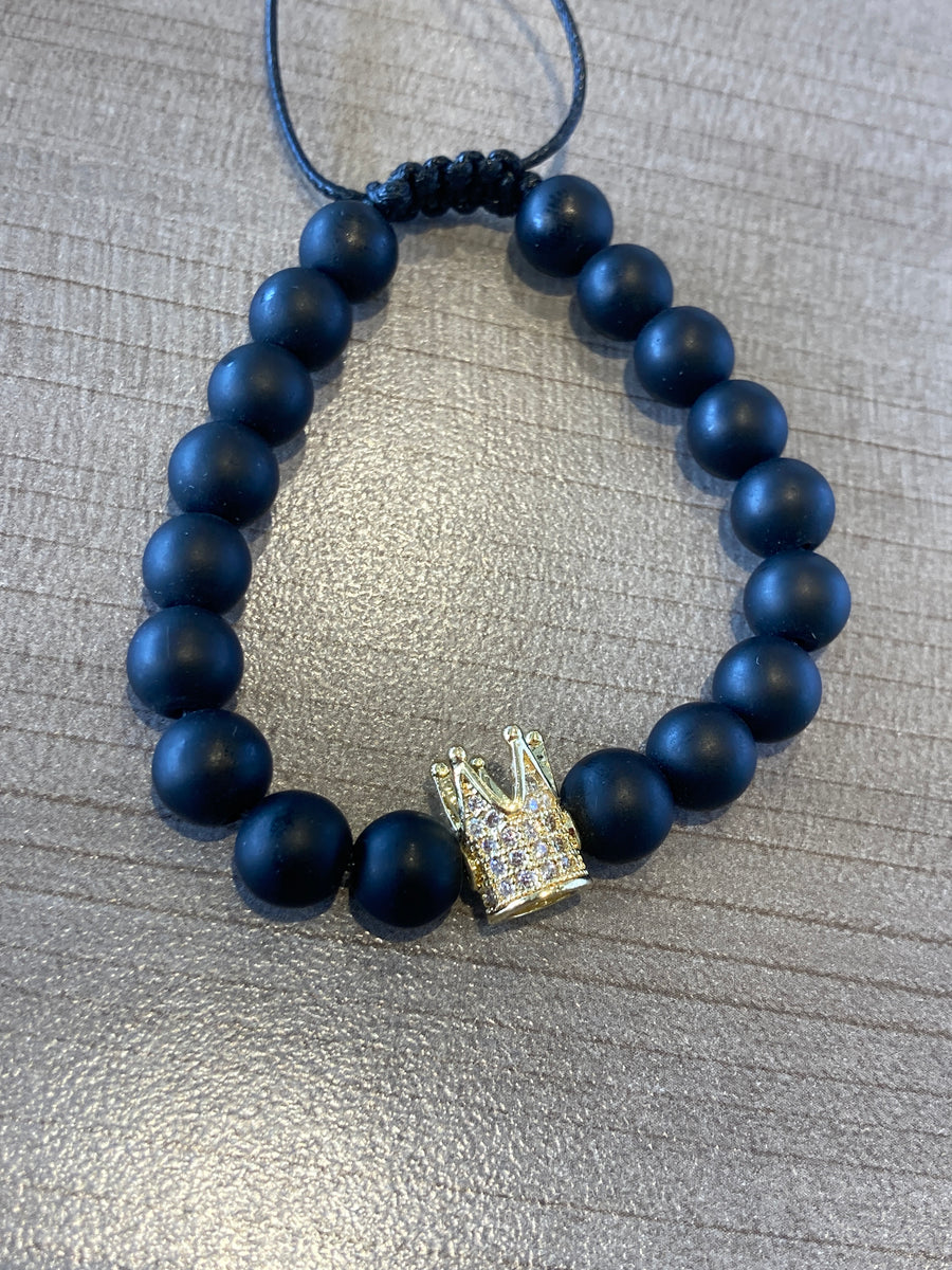 Pulsera Hombre Cuentas Negras con Corona Dorada