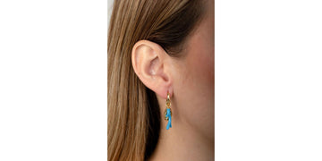 Aretes Media Concha Con Coral Azul