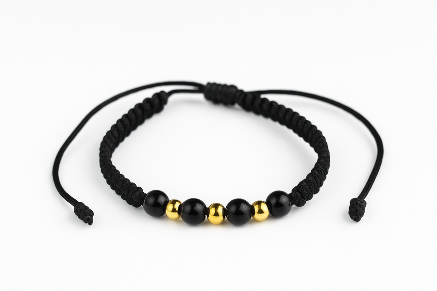 Pulsera negra de hilo tejido con cuentas negras y doradas