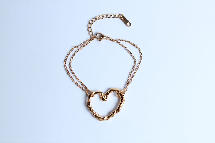 Pulsera con silueta de corazón