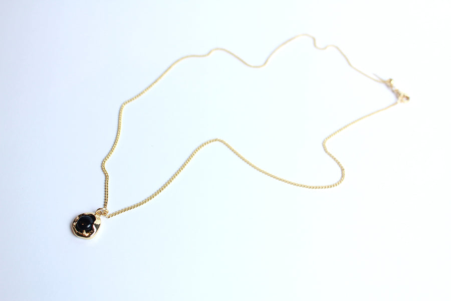Collar dije piedra negra