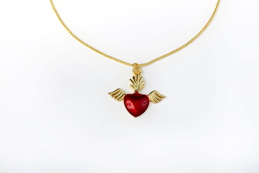 Collar Corazón Rojo con Alas Doradas