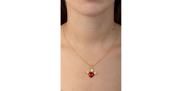 Collar Corazón Rojo con Alas Doradas