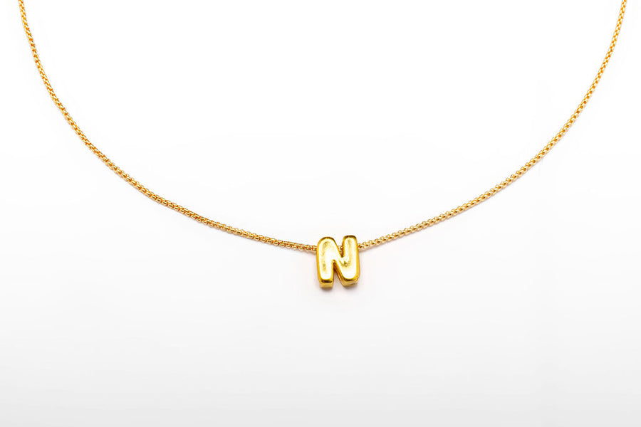 Collar inicial doradas