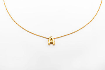 Collar inicial doradas