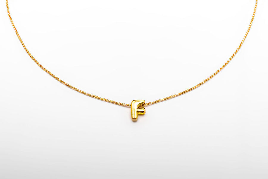 Collar inicial doradas