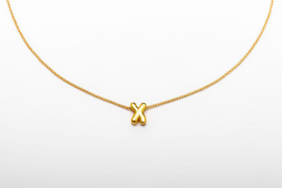 Collar inicial doradas