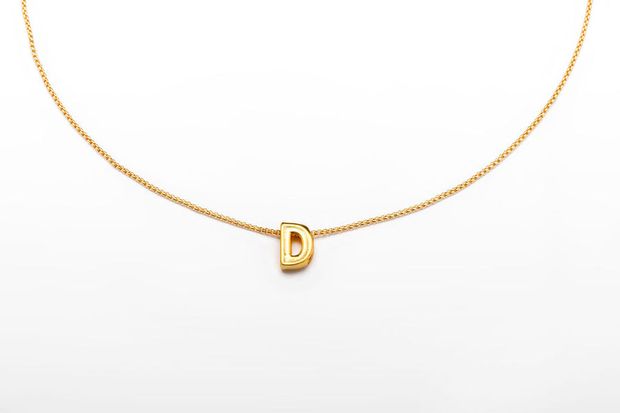 Collar inicial doradas