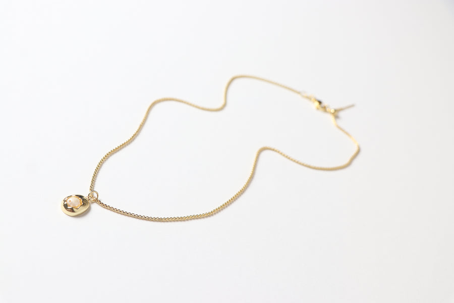 Collar Dorado con Perla Central