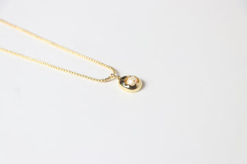 Collar Dorado con Perla Central