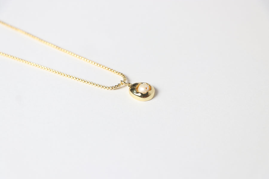 Collar Dorado con Perla Central