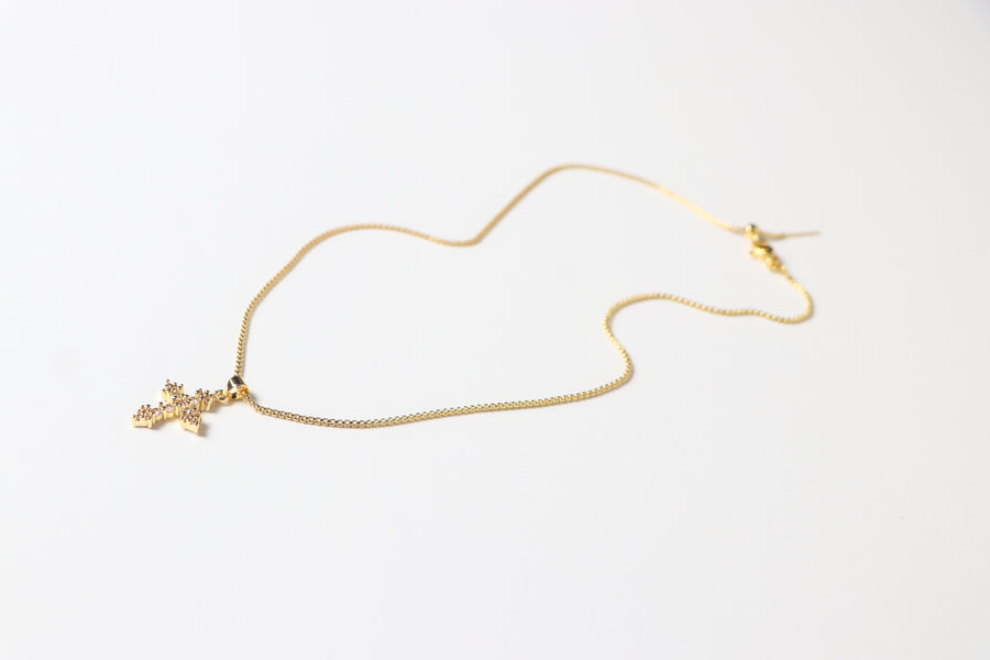 Collar de Cruz Dorada Mini con Zirconia