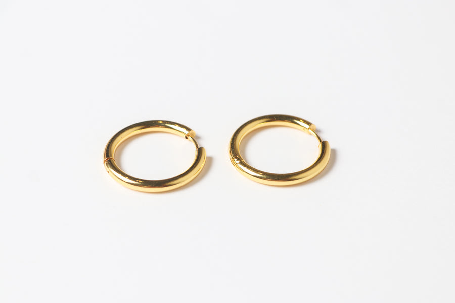 Arracada Dorada Delgada