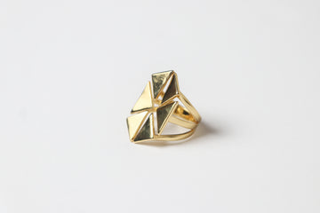 Anillo Dorado Hexagonal con Triangulos