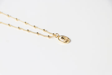 Collar Virgen Fondo Blanco