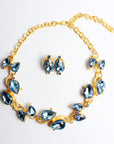 Collar dorado con cristales azul cobalto