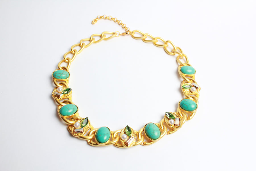 Collar piedras turquesa con cristales verdes y blancos