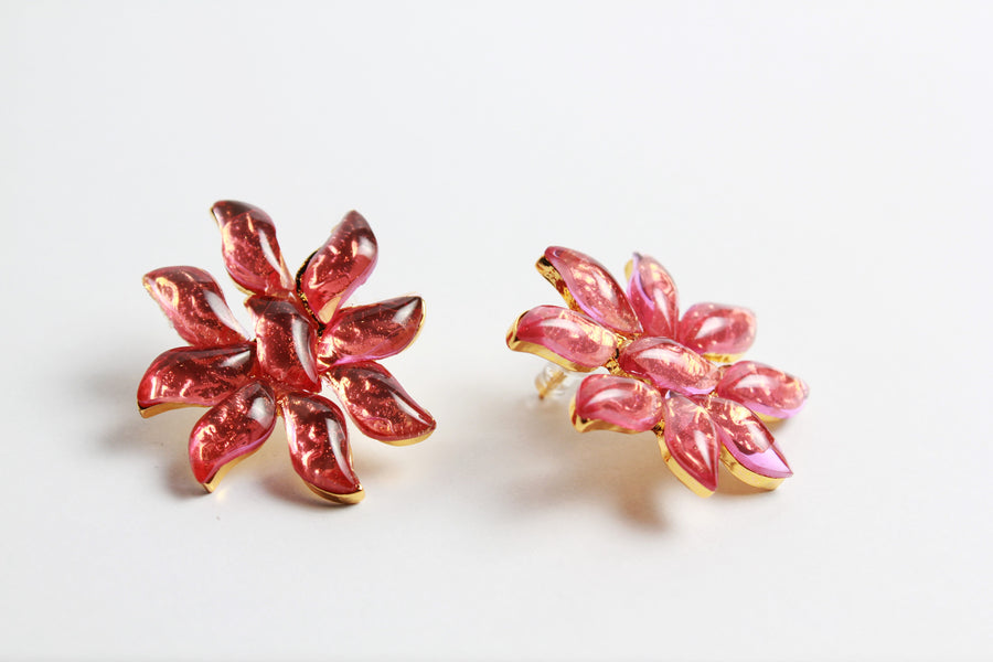 Aretes atemporales flores rosadas