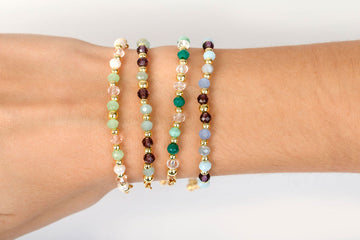 Pulsera cristales y cuentas doradas
