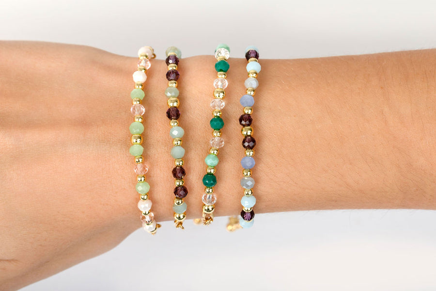 Pulsera cristales y cuentas doradas